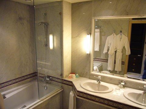 Crystal Rose Hostel Кумасі Екстер'єр фото
